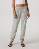 Trestles Twill Jogger Talc | Vuori sale