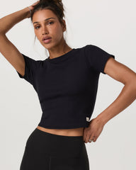 Pose Fitted Tee Women's Black Fitted Shirt | Vuori shop