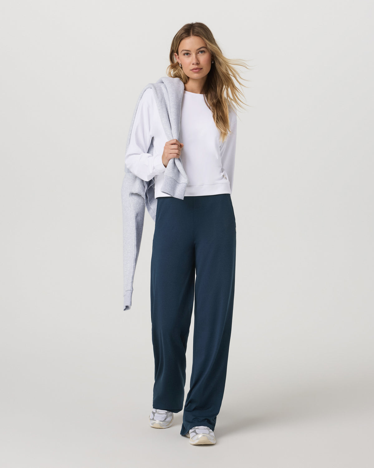 Halo Modern Crew Women's White Lounge Sweatshirt | Vuori for sale