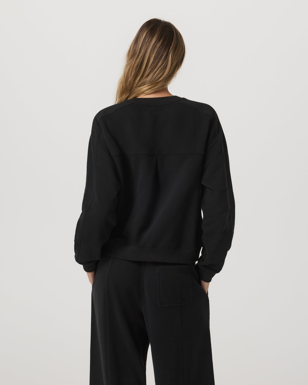 Sedona Seams Crew Women's Black Fleece Sweatshirt | Vuori outlet
