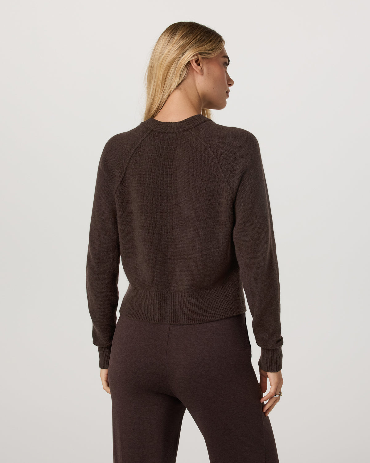 Émilie Cashmere Crew Women's Java Pullover | Vuori for sale