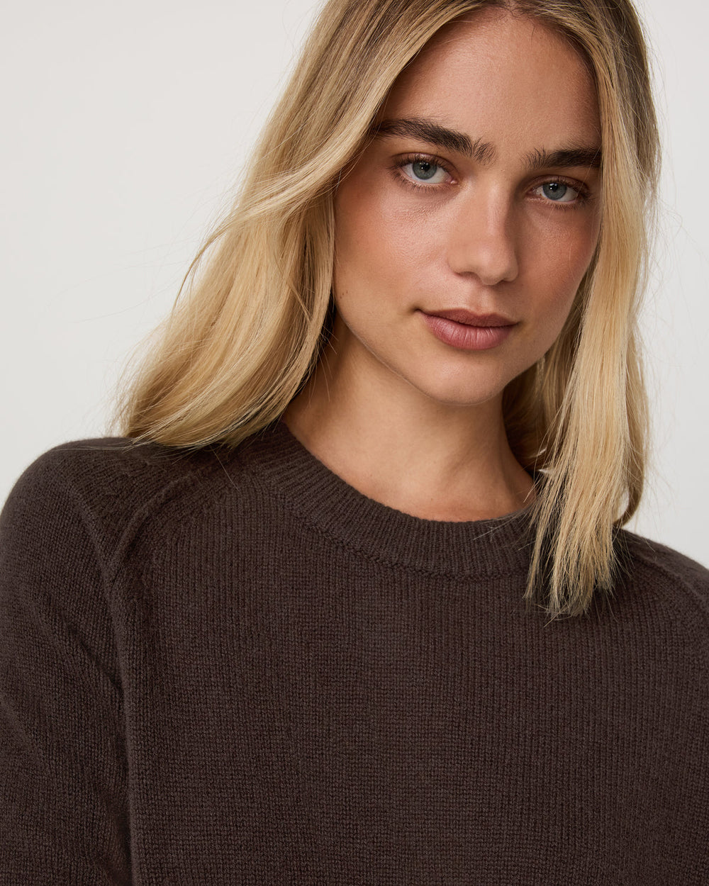 Émilie Cashmere Crew Women's Java Pullover | Vuori for sale