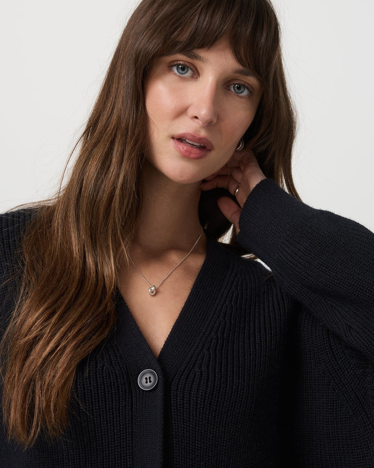 Alps Boyfriend Cardigan Women's Black Knit Sweater | Vuori online