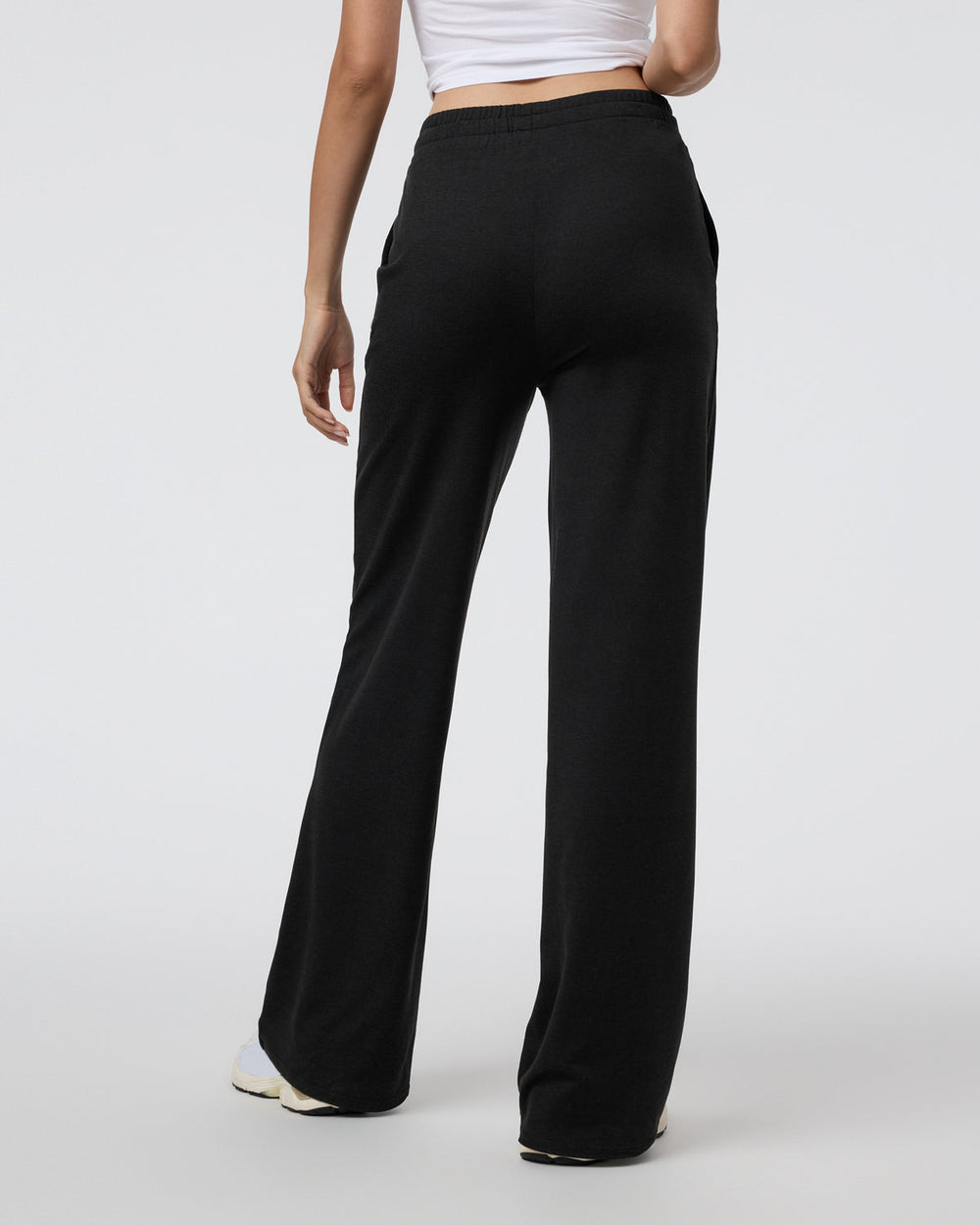 Halo Essential Wideleg Black Heather Pants | Vuori online
