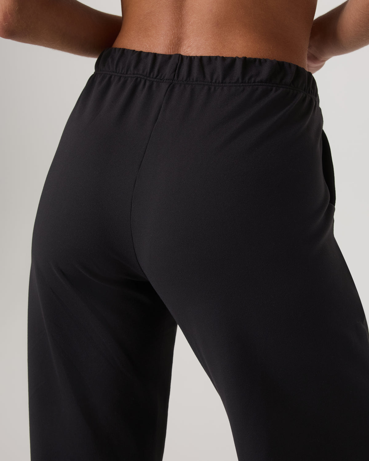 Halo Straight Leg Pant Women's Solid Black Pants | Vuori onsale