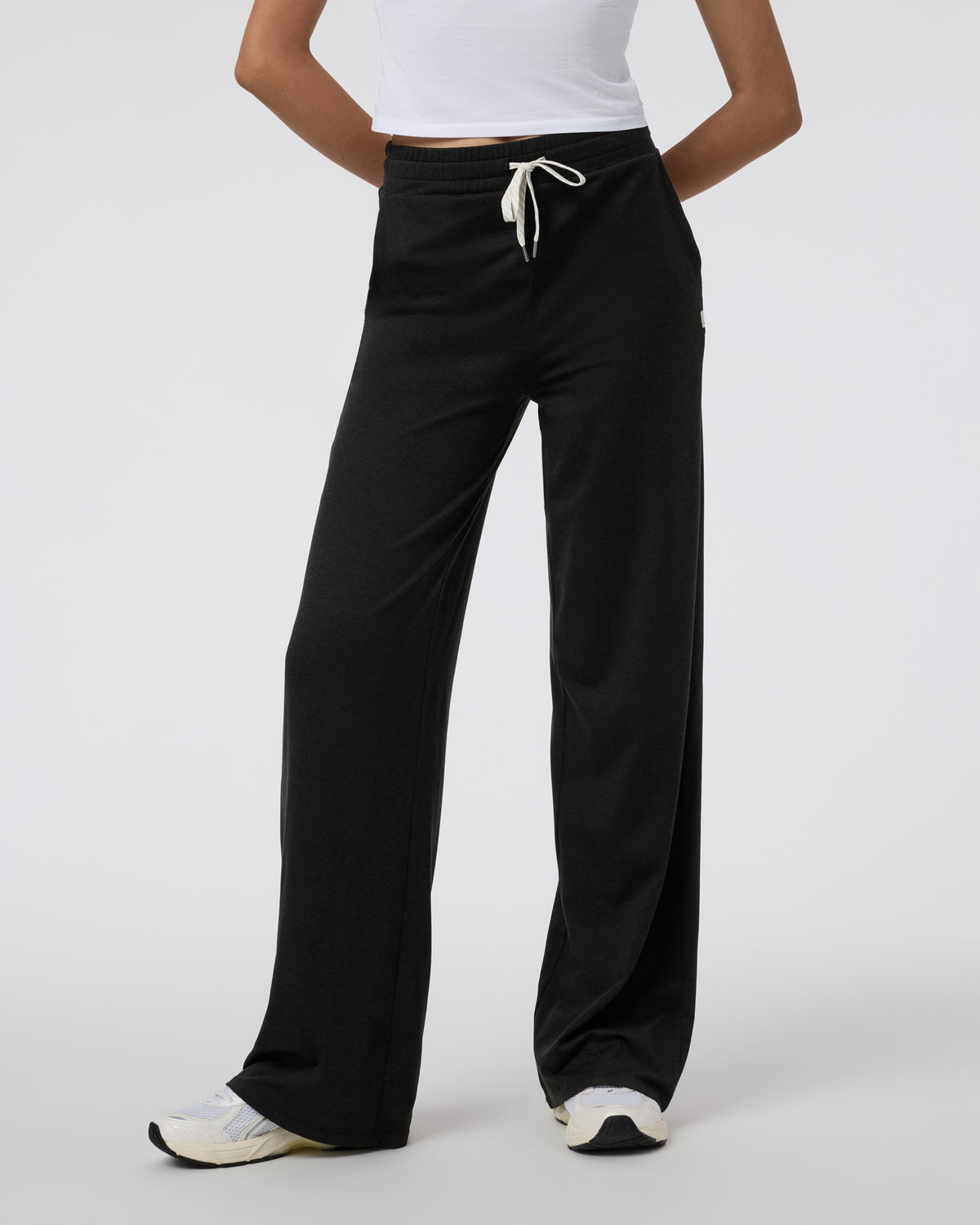Halo Essential Wideleg - Long Black Heather | Vuori online