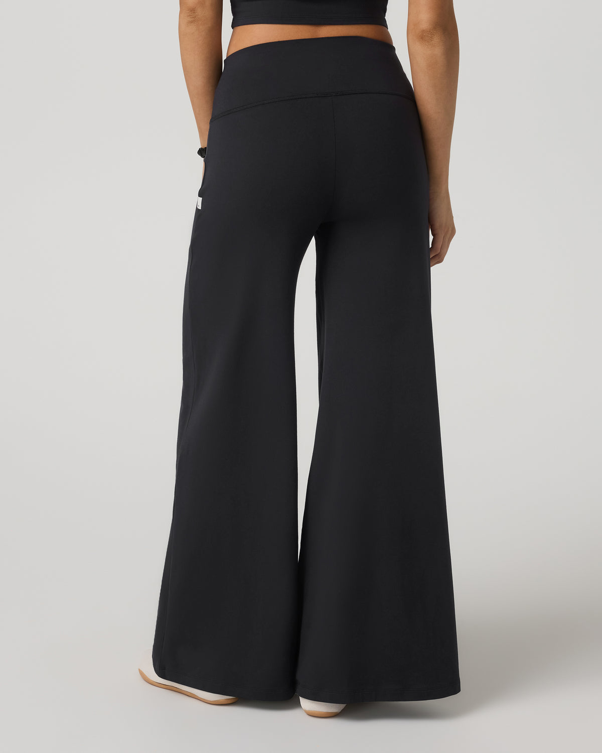 Halo Easy Wideleg Pant - Long Women's Solid Black Pants | Vuori discount