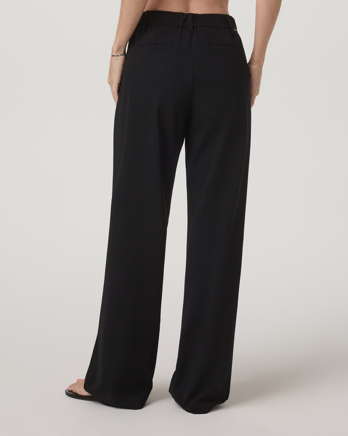 Miles Trouser Women's Black Straight Leg Pants | Vuori shop