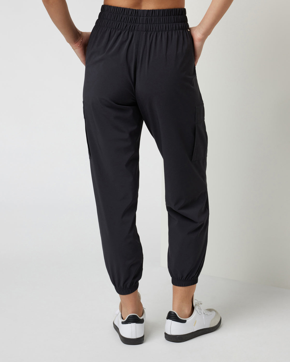Villa Cargo Jogger Women's Black Cargo Jogger Pants | Vuori outlet