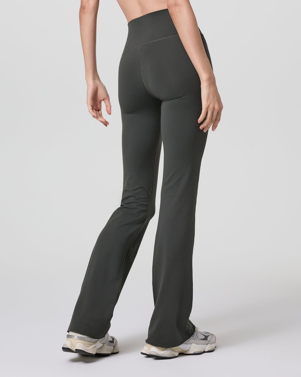 Halo Slim Flare Pant Women's Kale Pants | Vuori shop