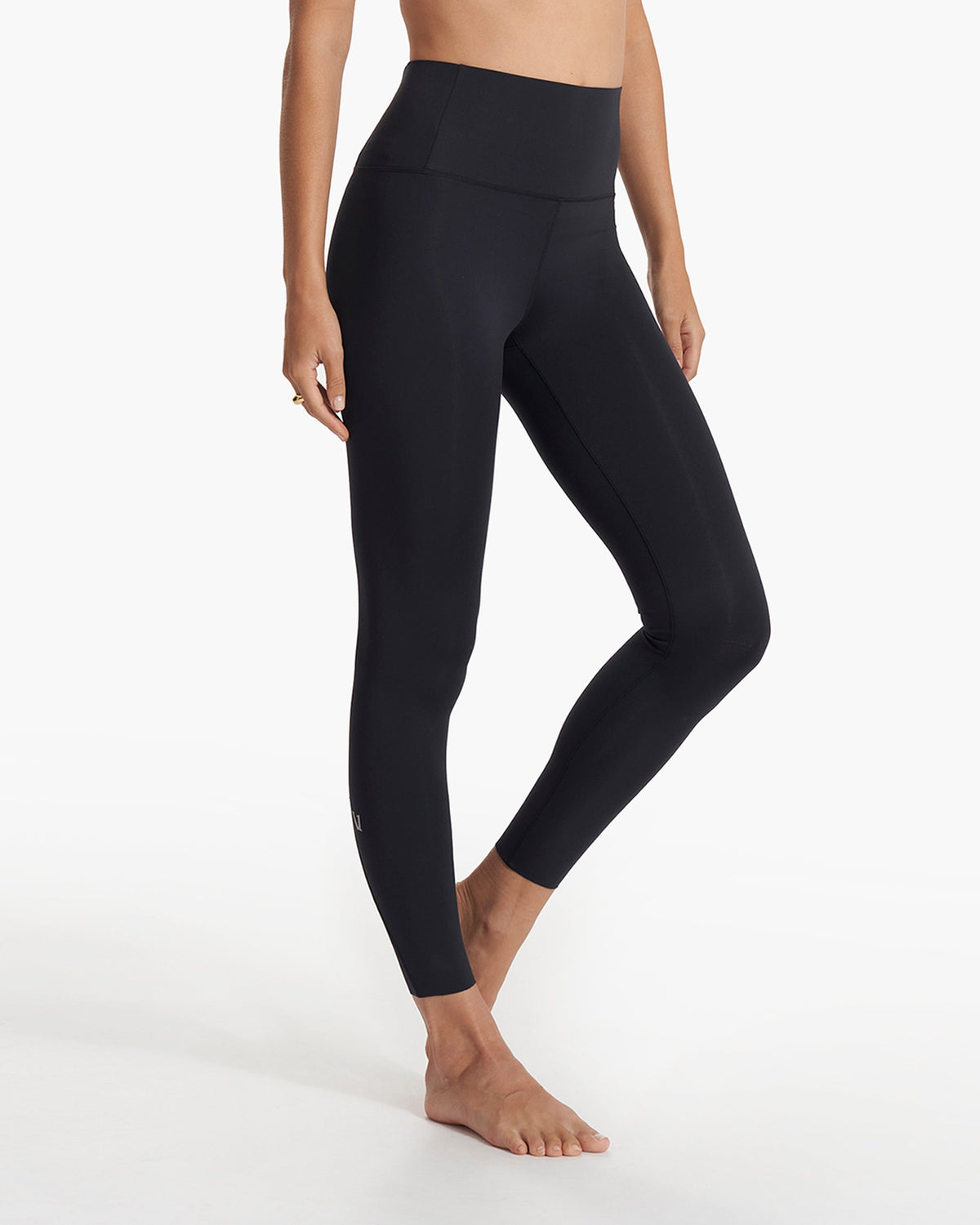 Evolve Legging Smooth Black 7/8 Leggings | Vuori for sale