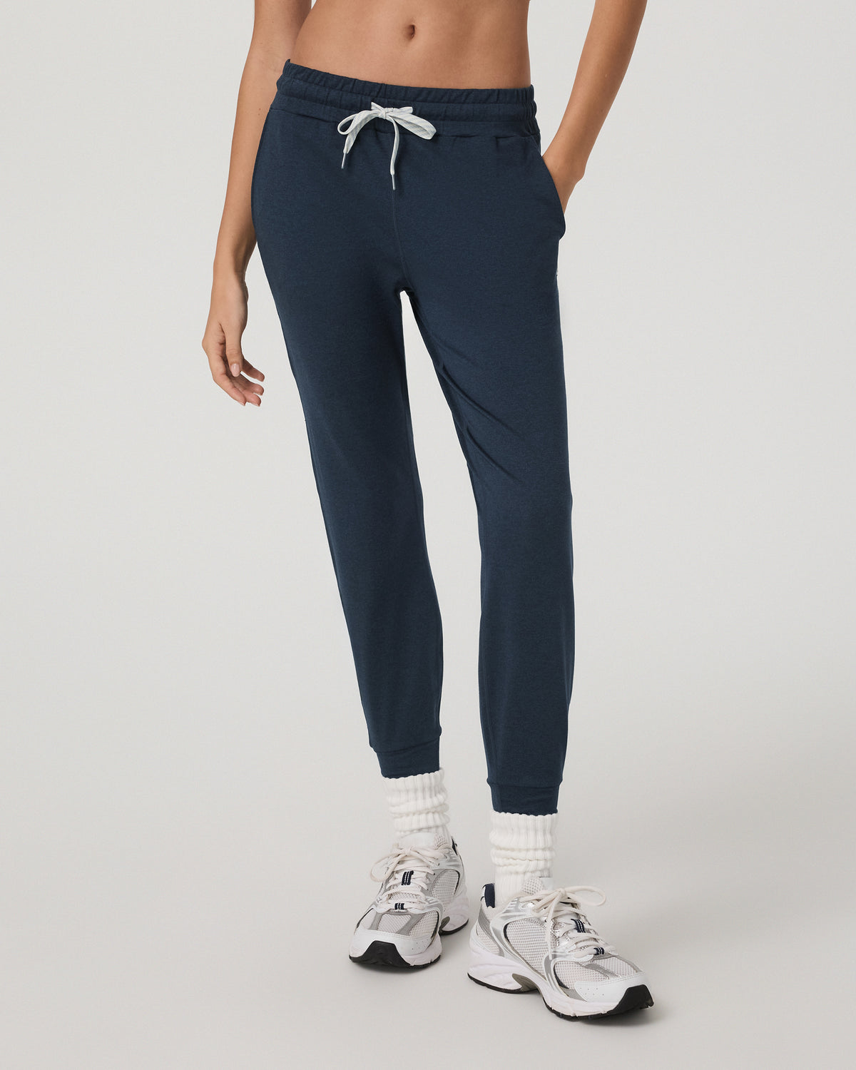 Performance Jogger Midnight Moisture-Wicking Joggers | Vuori online