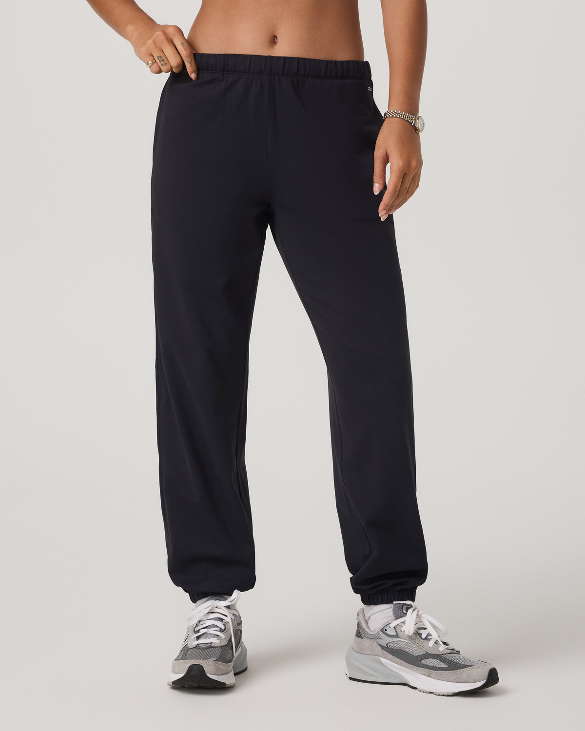 Halo Modern Sweatpant Women's Solid Black Pants | Vuori discount