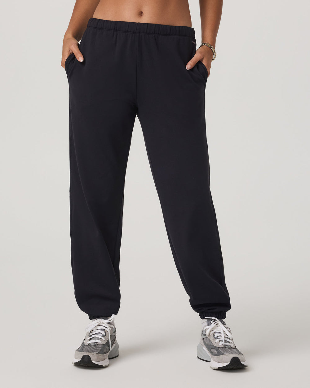 Halo Modern Sweatpant Women's Solid Black Pants | Vuori discount