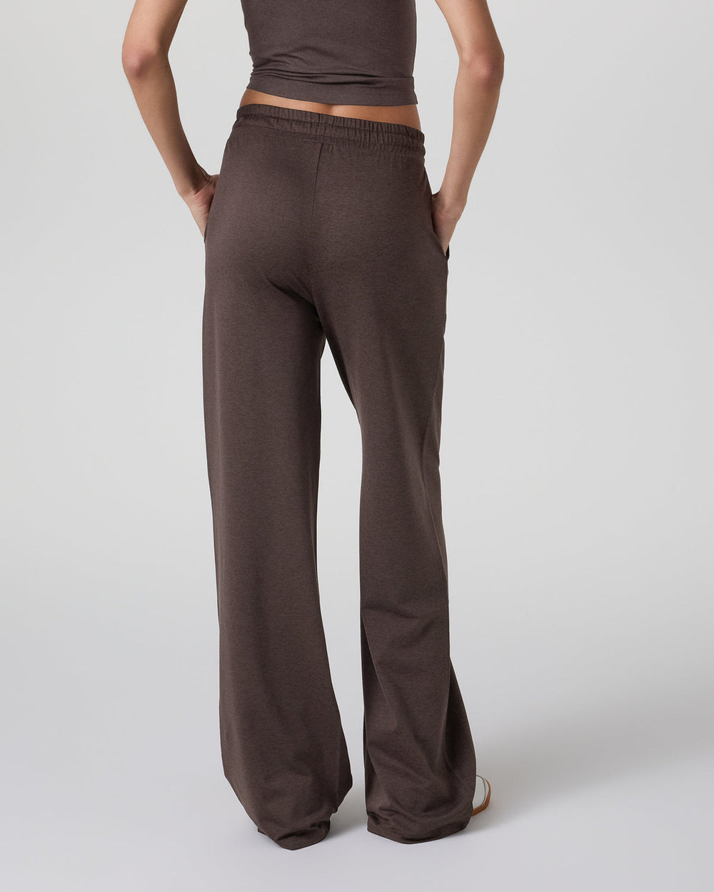 Halo Essential Wideleg Pant - Short Java Heather | Vuori onsale