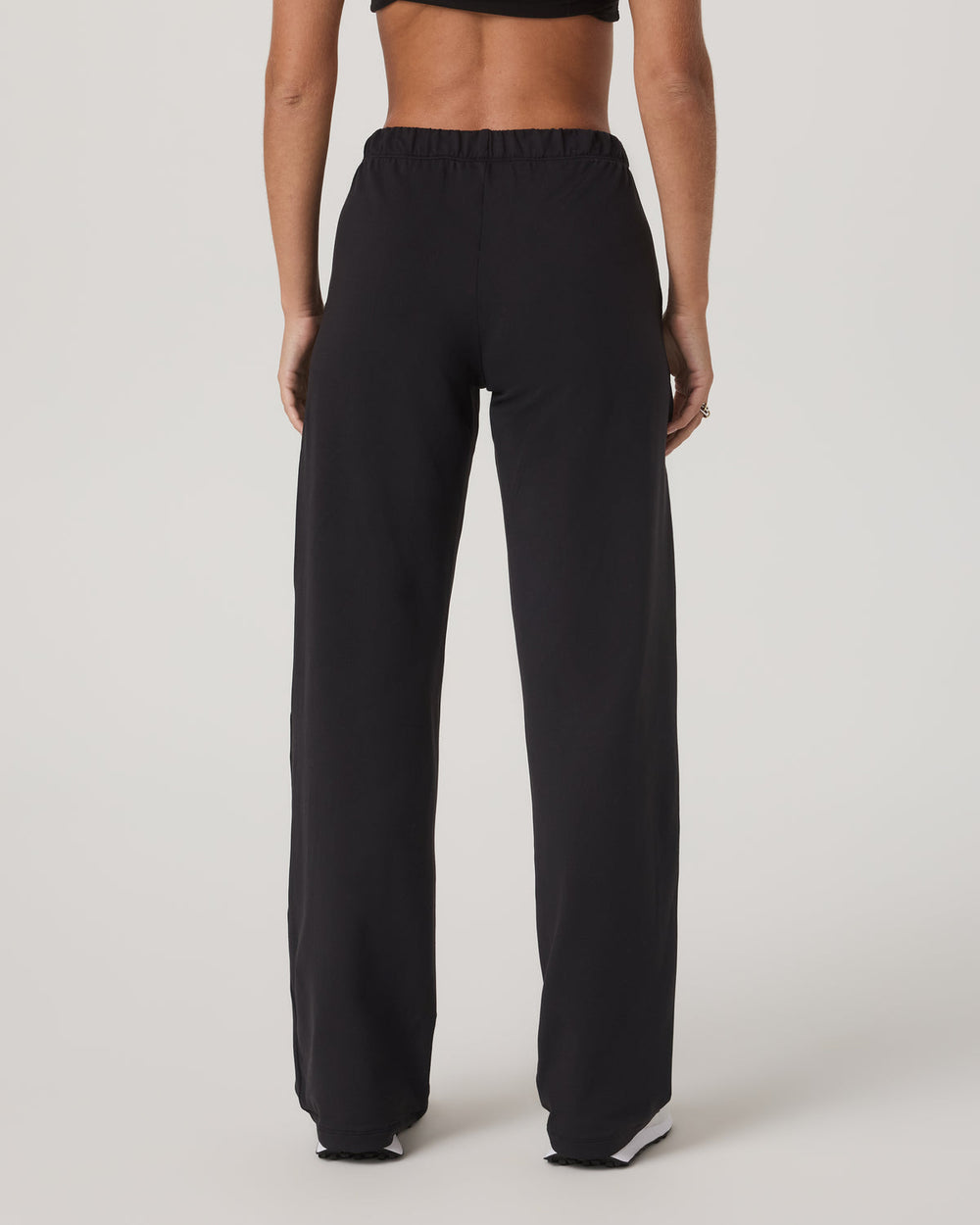 Women's Halo Modern Strght Leg Pant - Short Solid Black | Vuori online