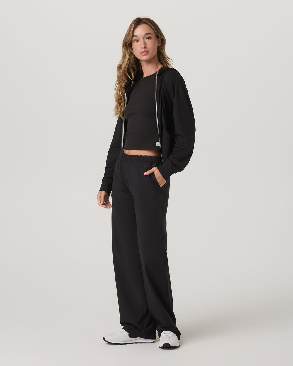 Women's Halo Modern Strght Leg Pant - Short Solid Black | Vuori online