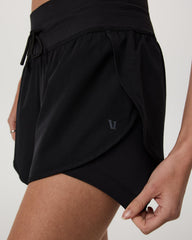 Daily Speed Short 2.5" Women's Black Fitness Shorts | Vuori shop