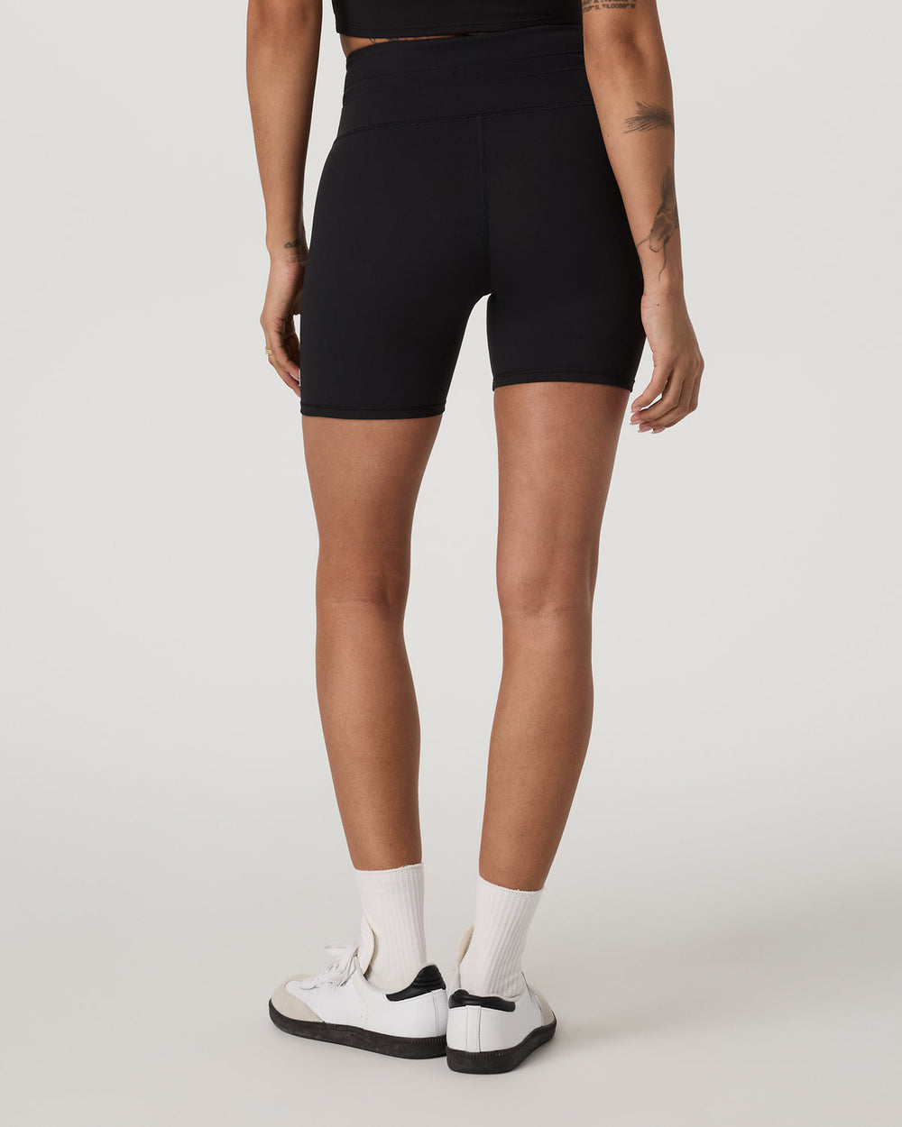 Daily Piped Short 5" Women's Black Shorts | Vuori for sale