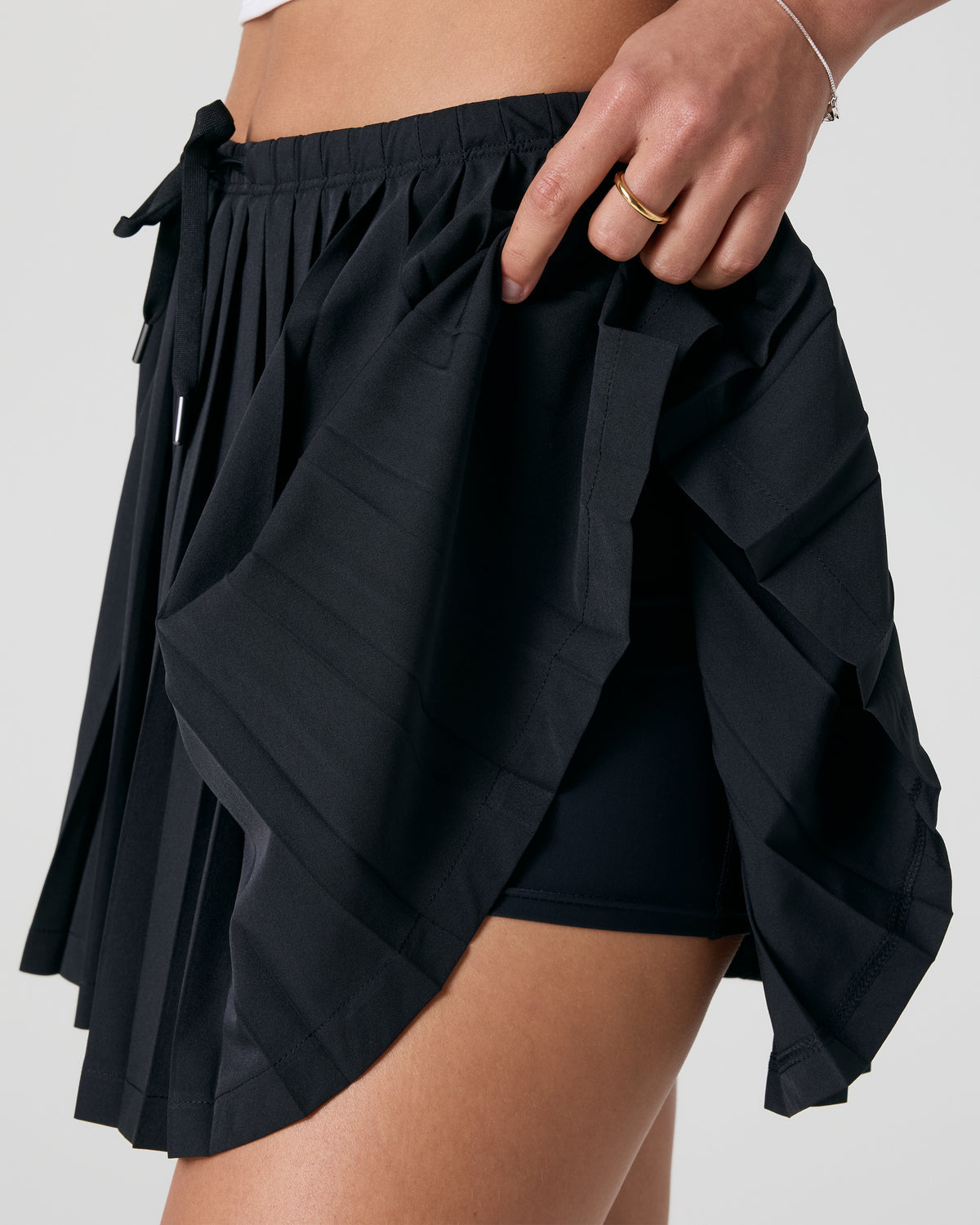 Clementine Pleated Skirt 15" Black | Vuori onsale