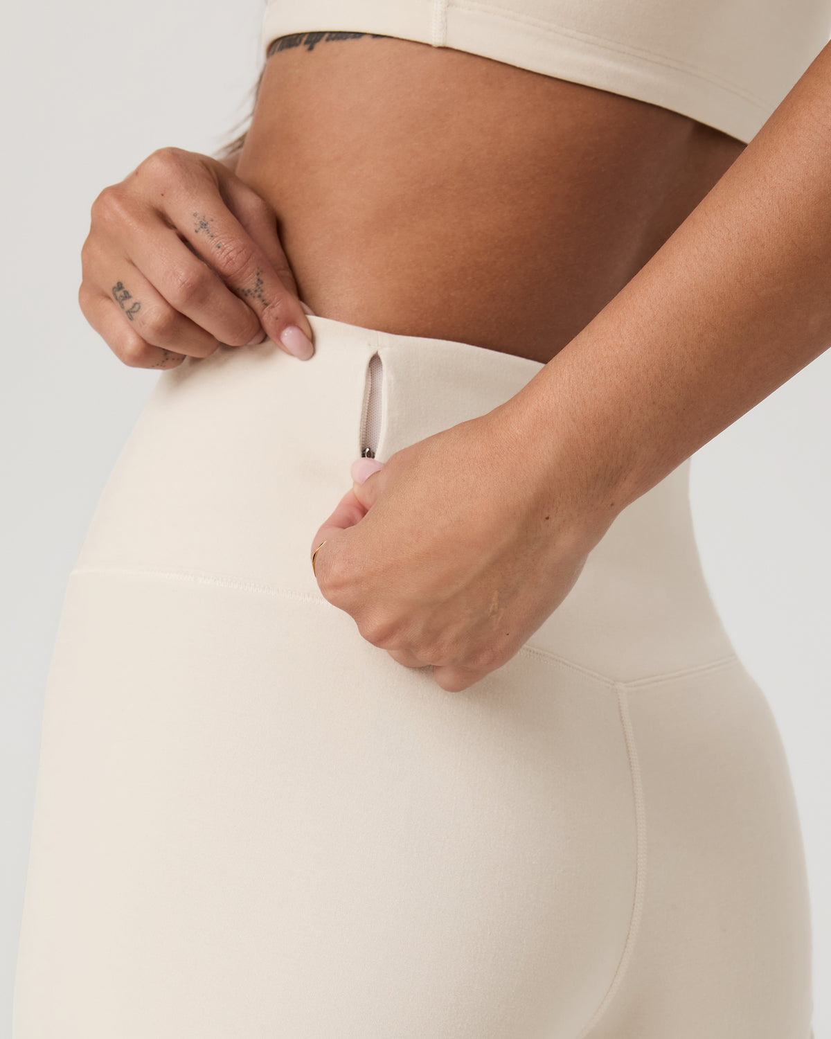 Clean Elevation Shorty Women's Bone Heather Shorts | Vuori onsale