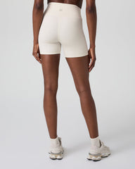 Inversion Rib Short Marshmallow | Vuori online