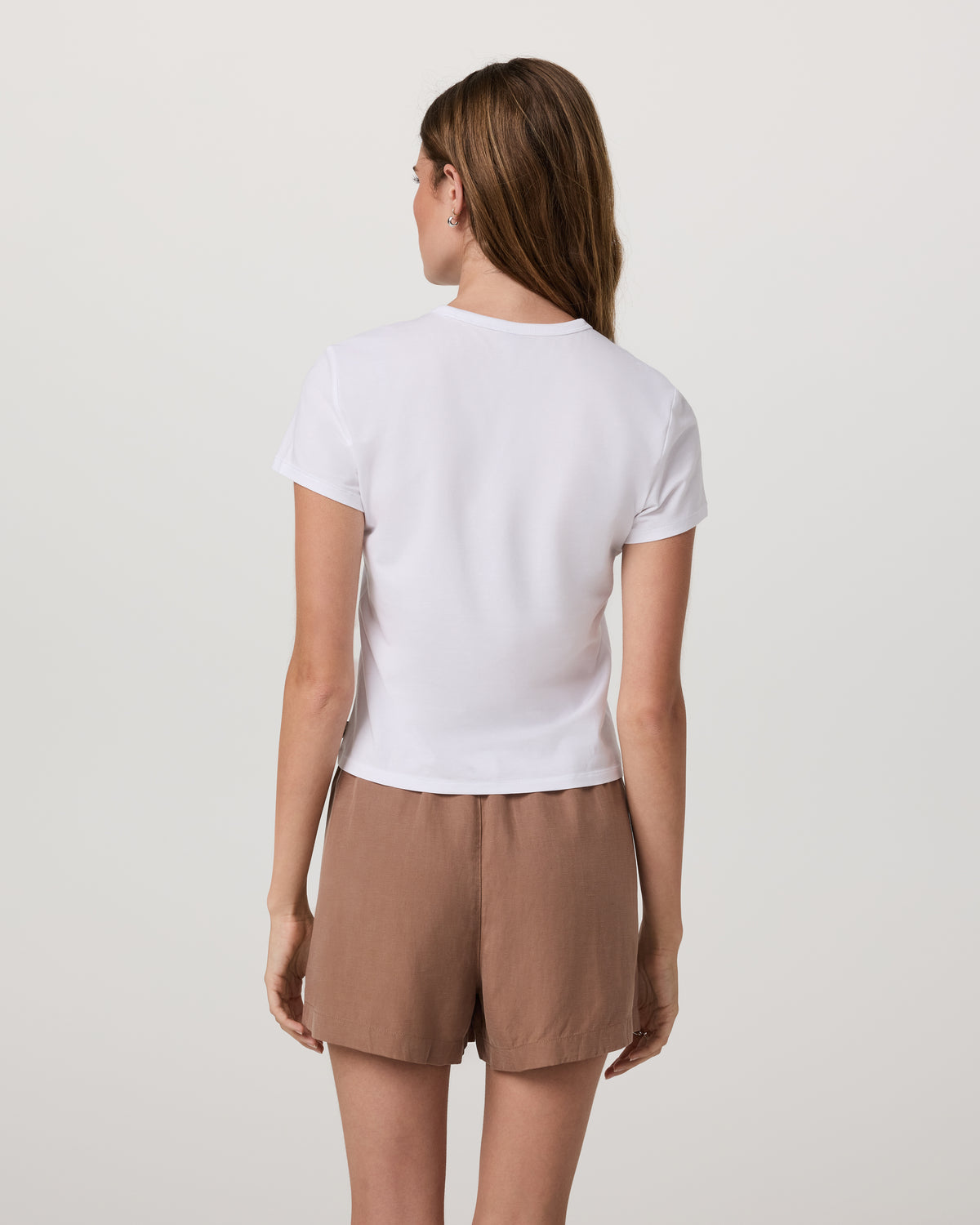 Short Sleeve Feather Classic Tee Women's White T-Shirt | Vuori outlet