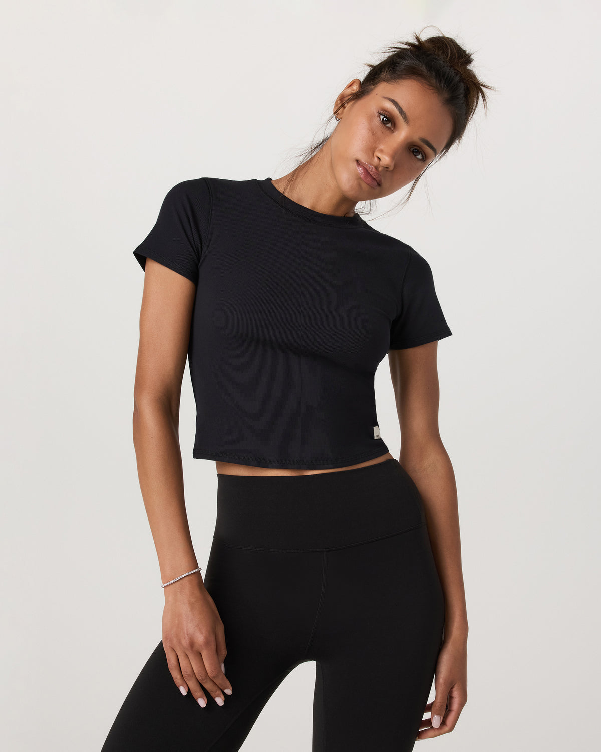 Pose Fitted Tee Women's Black Fitted Shirt | Vuori shop