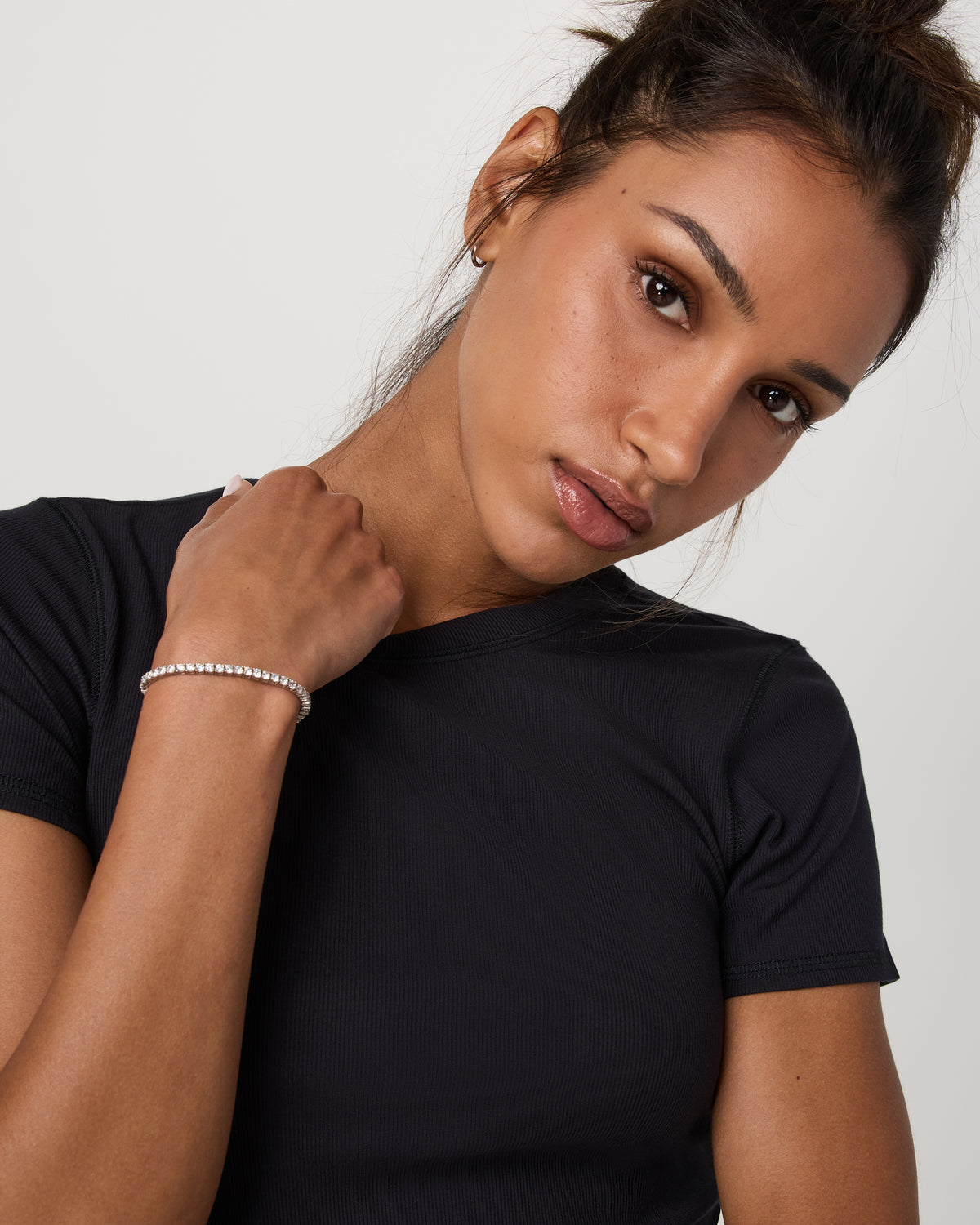 Pose Fitted Tee Women's Black Fitted Shirt | Vuori shop