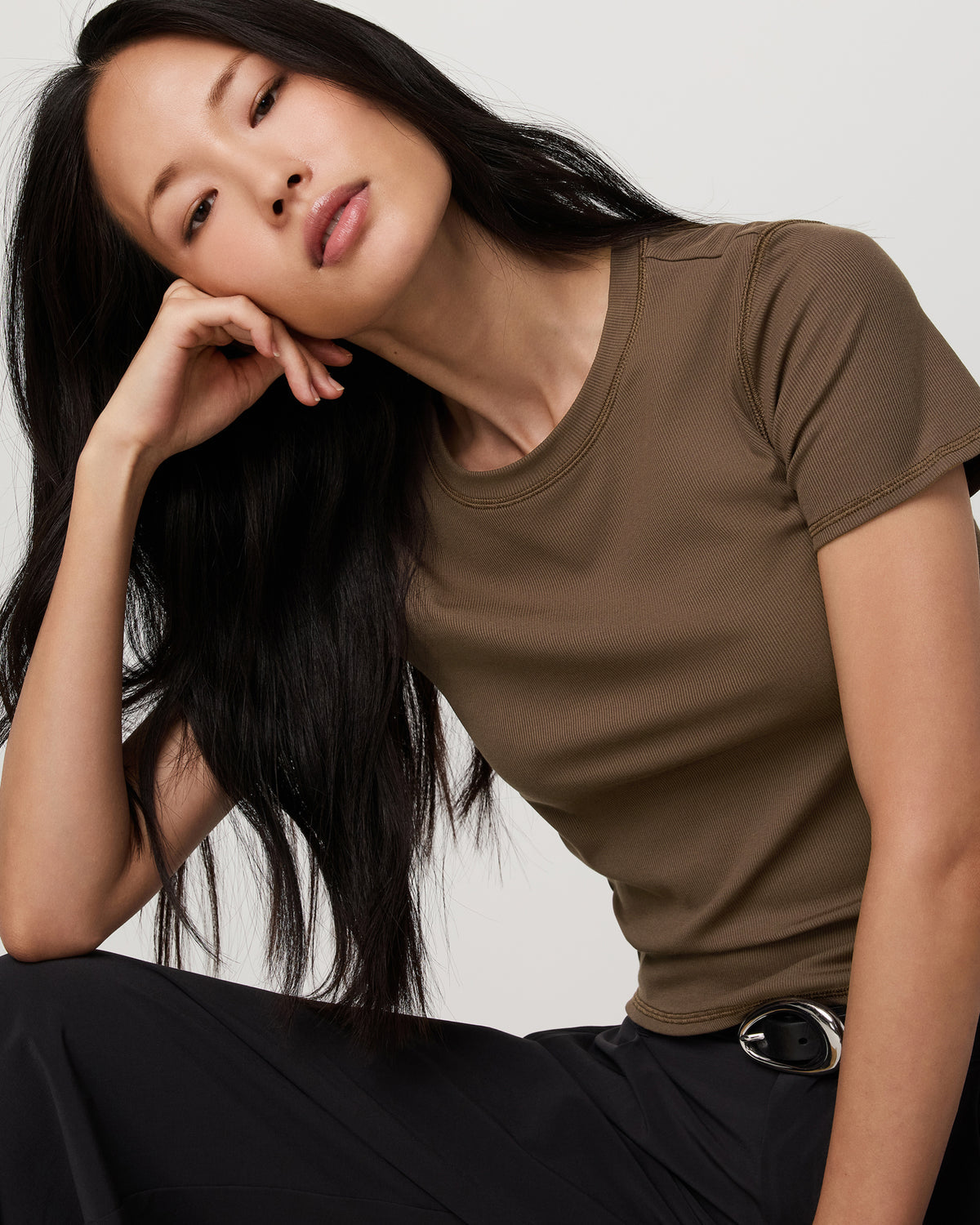 Pose Fitted Tee Women's Espresso T-Shirt | Vuori shop