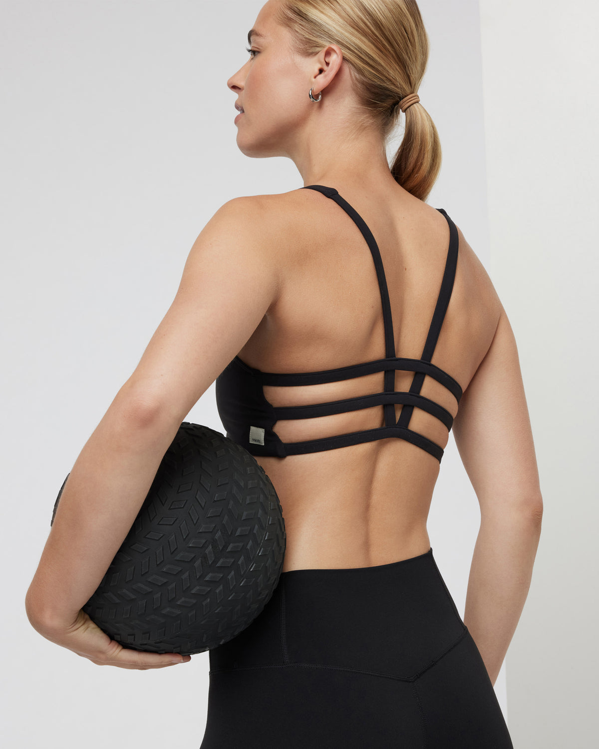Yosemite Bra Black Strappy Sports Bra | Vuori outlet