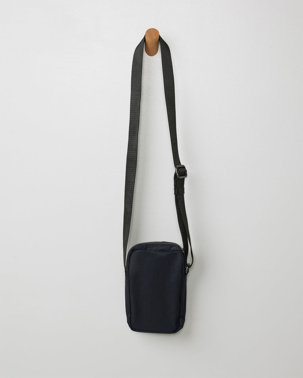 All Around Crossbody Black Bag | Vuori online