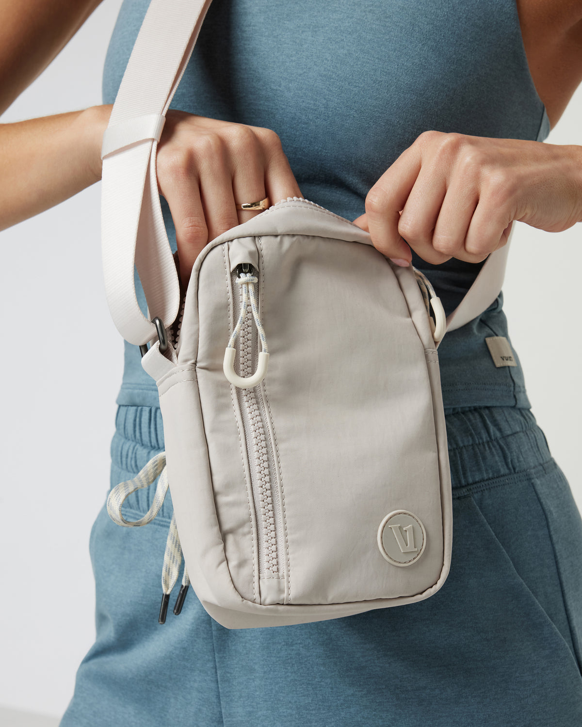 All Around Crossbody Ecru Bag | Vuori shop