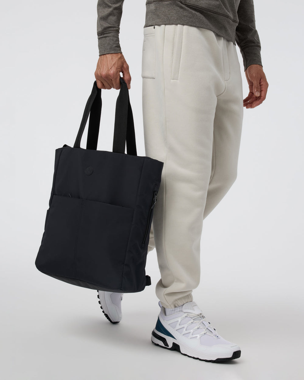 V1 Convertible Tote Bag 2.0 Black | Vuori outlet