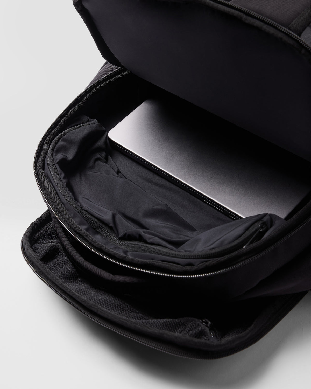 Pursuits Commuter Backpack Black | Vuori sale
