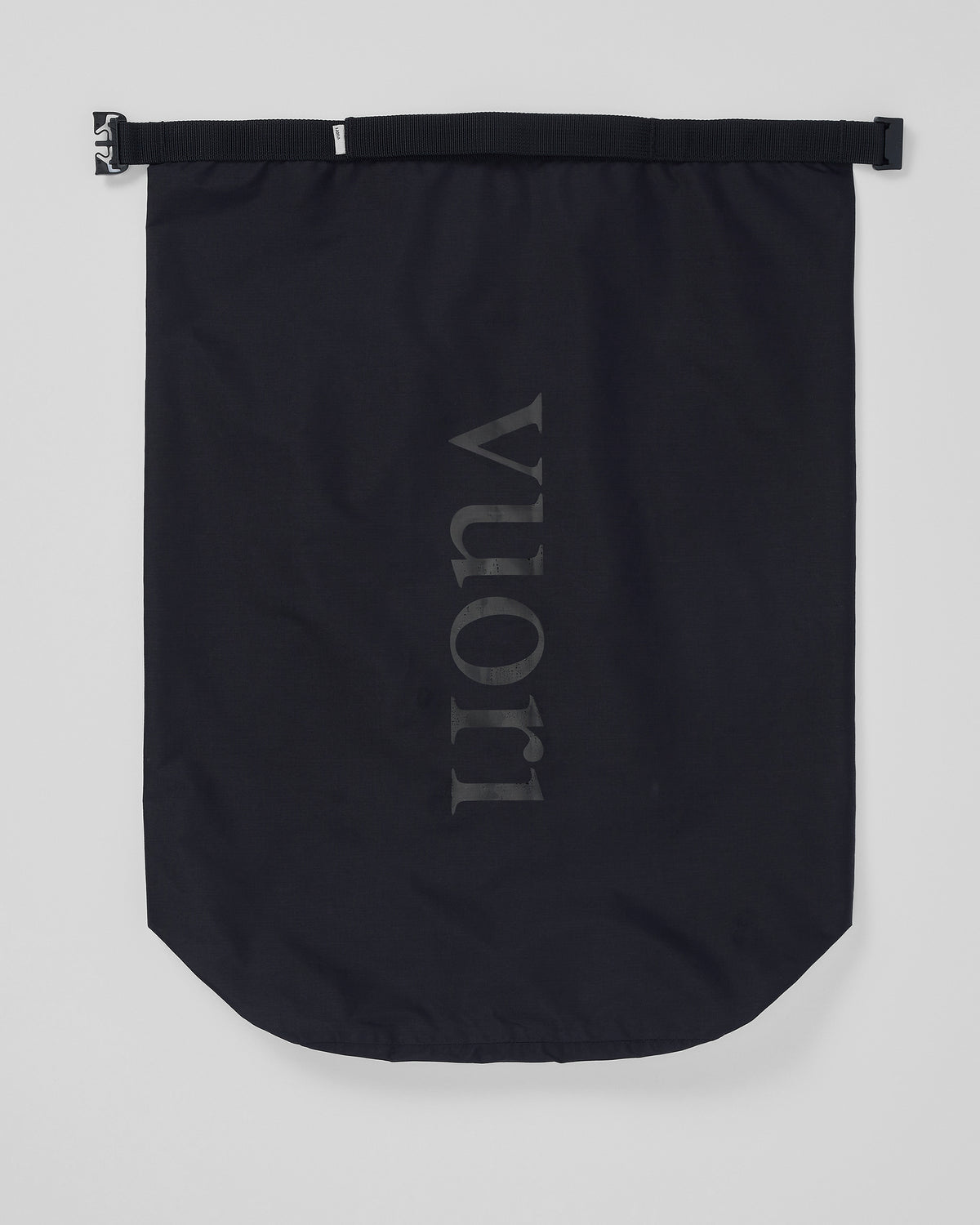 Packable Travel Bag Lightweight Black Roll Top Bag | Vuori online