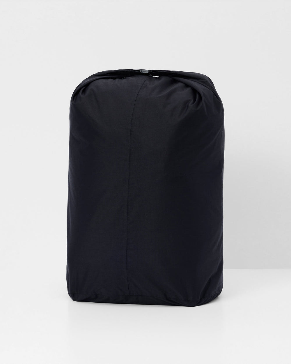 Packable Travel Bag Lightweight Black Roll Top Bag | Vuori online