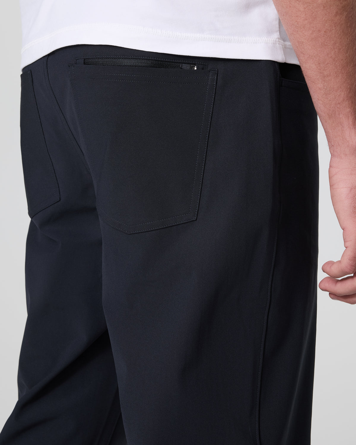 Meta Pant Classic Fit 32" Black | Vuori onsale