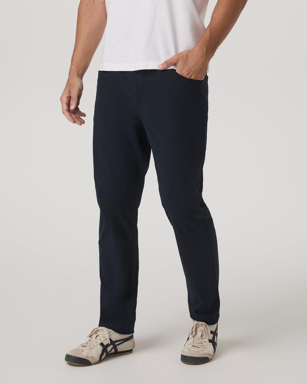 Meta Pant Classic Fit 30" Ink | Vuori outlet