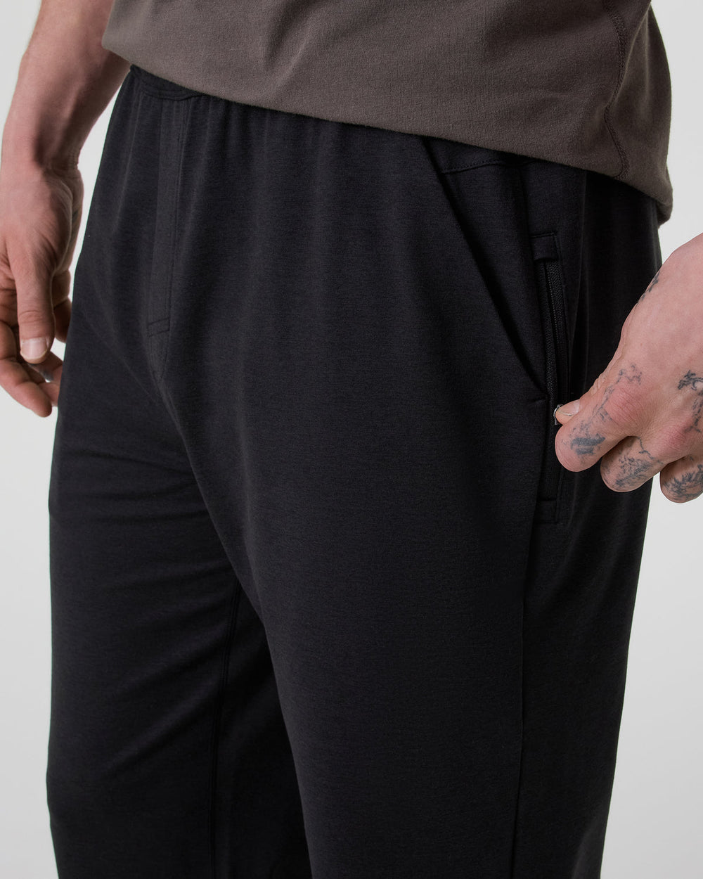 Coronado Performance Sweatpant Classic 28" Black Heather | Vuori sale