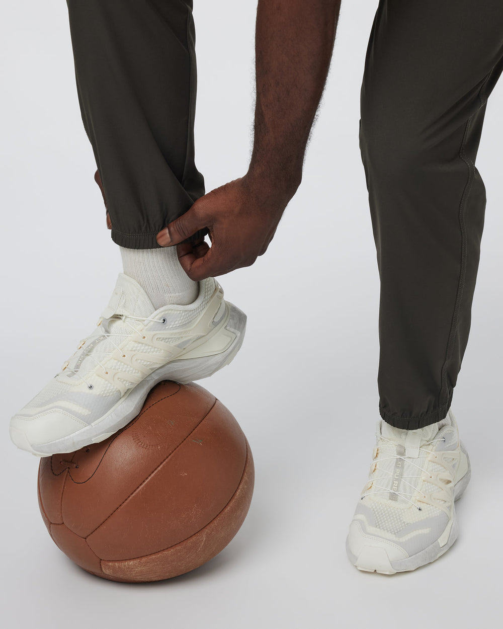 Kore Jogger Men's Dark Oregano Workout Joggers | Vuori outlet
