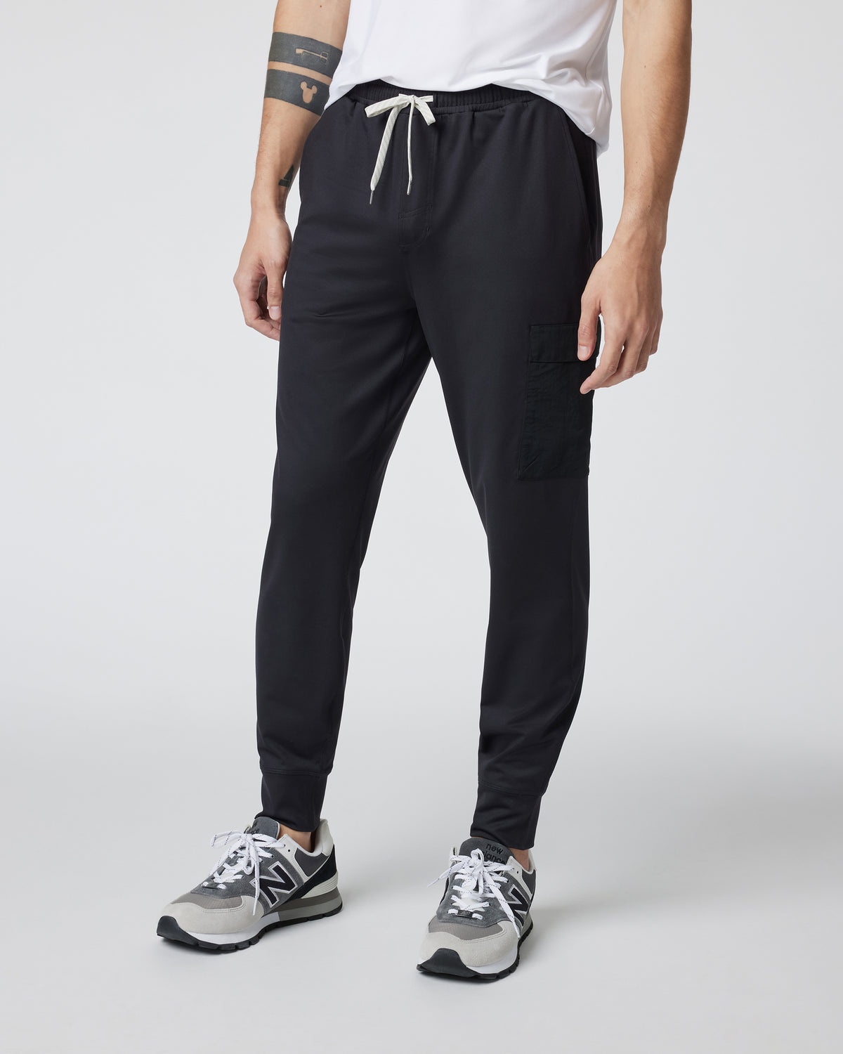 Sunday Utility Jogger Men's Black Cargo Joggers | Vuori shop