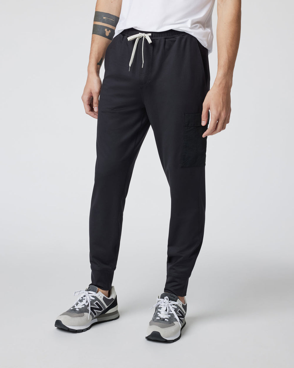 Sunday Utility Jogger Men's Black Cargo Joggers | Vuori shop