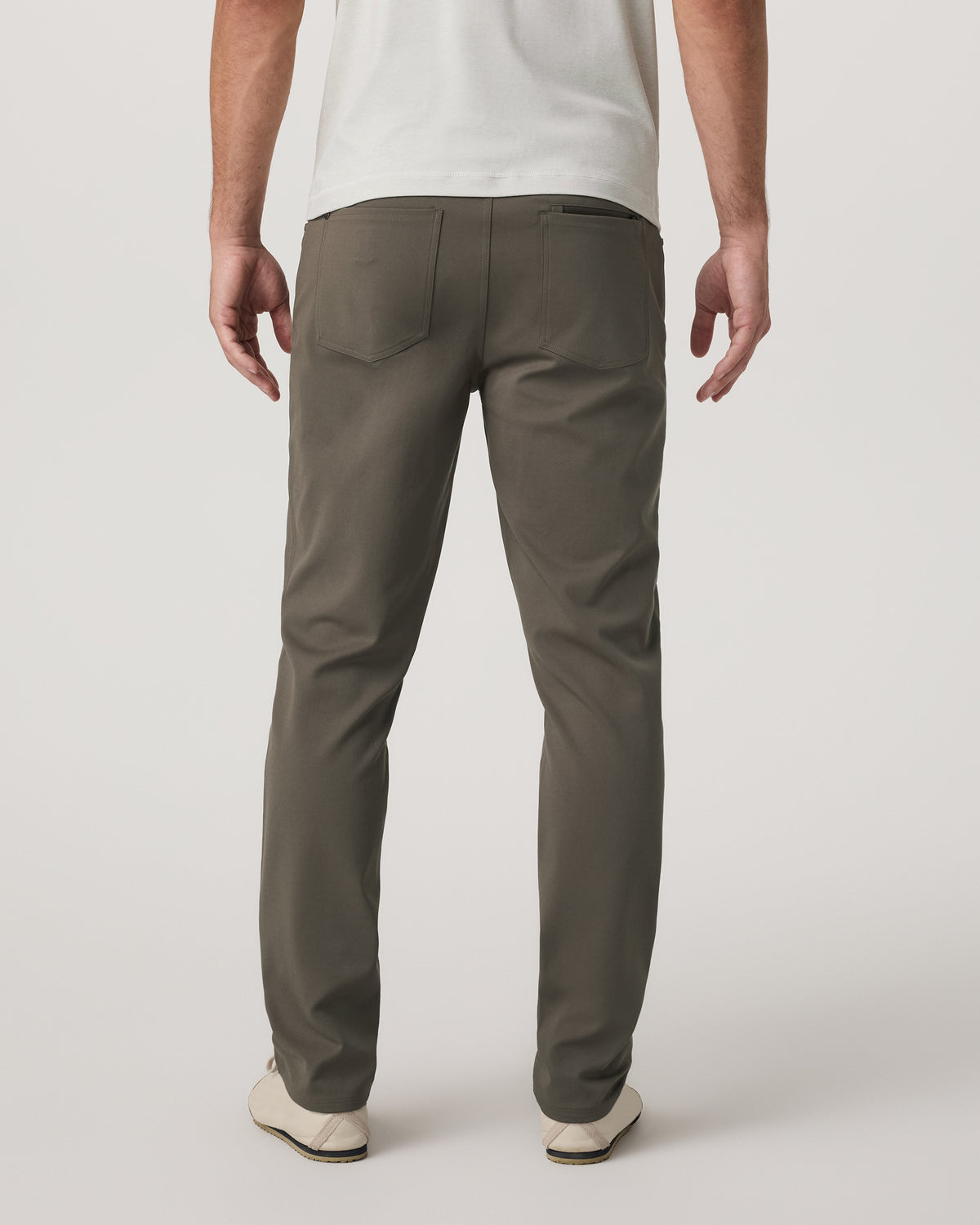 MetaTwill Pant Classic Fit 32" Men's Root Pants | Vuori onsale