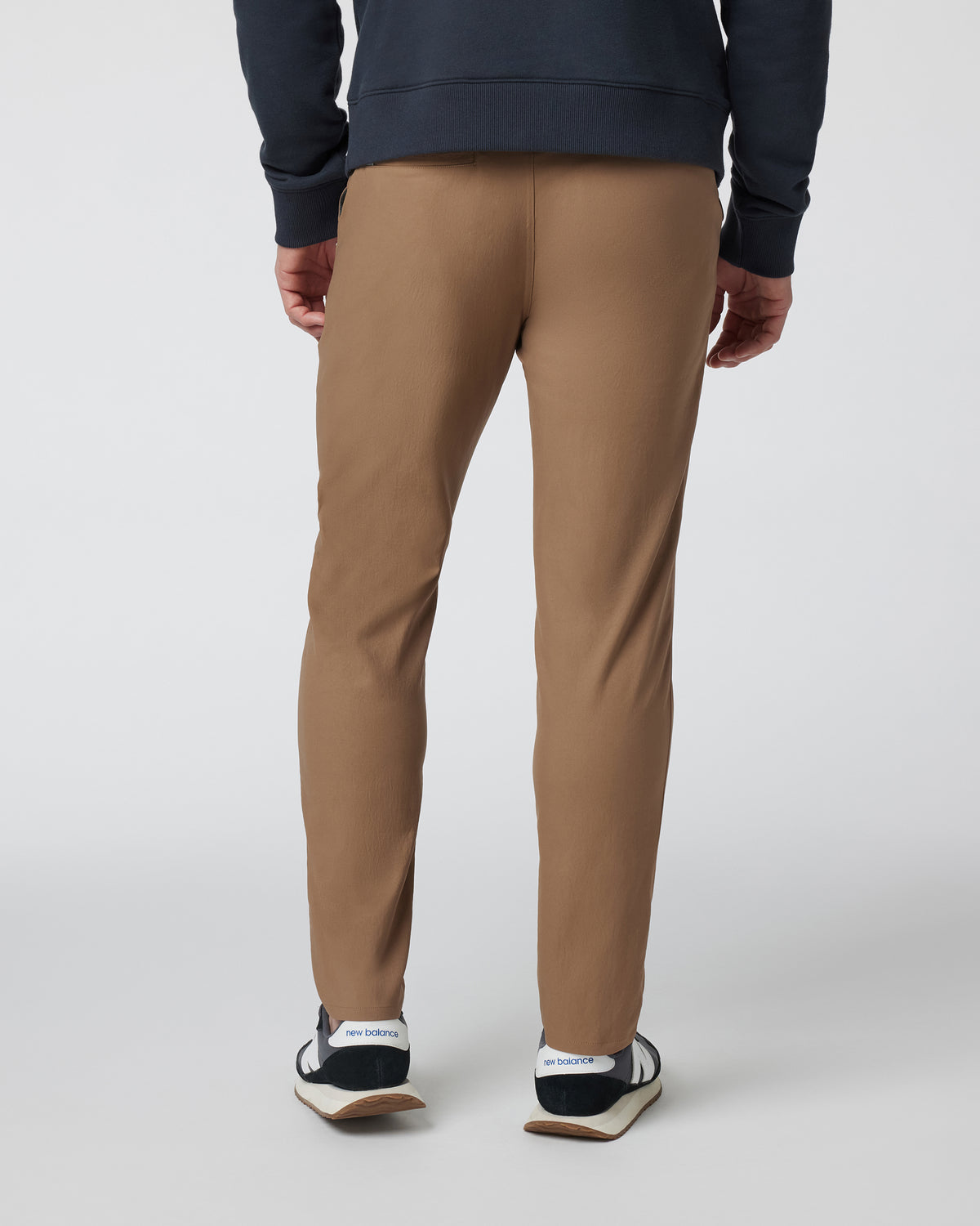 Cascade Tech Chino Men's Pecan Chinos | Vuori shop