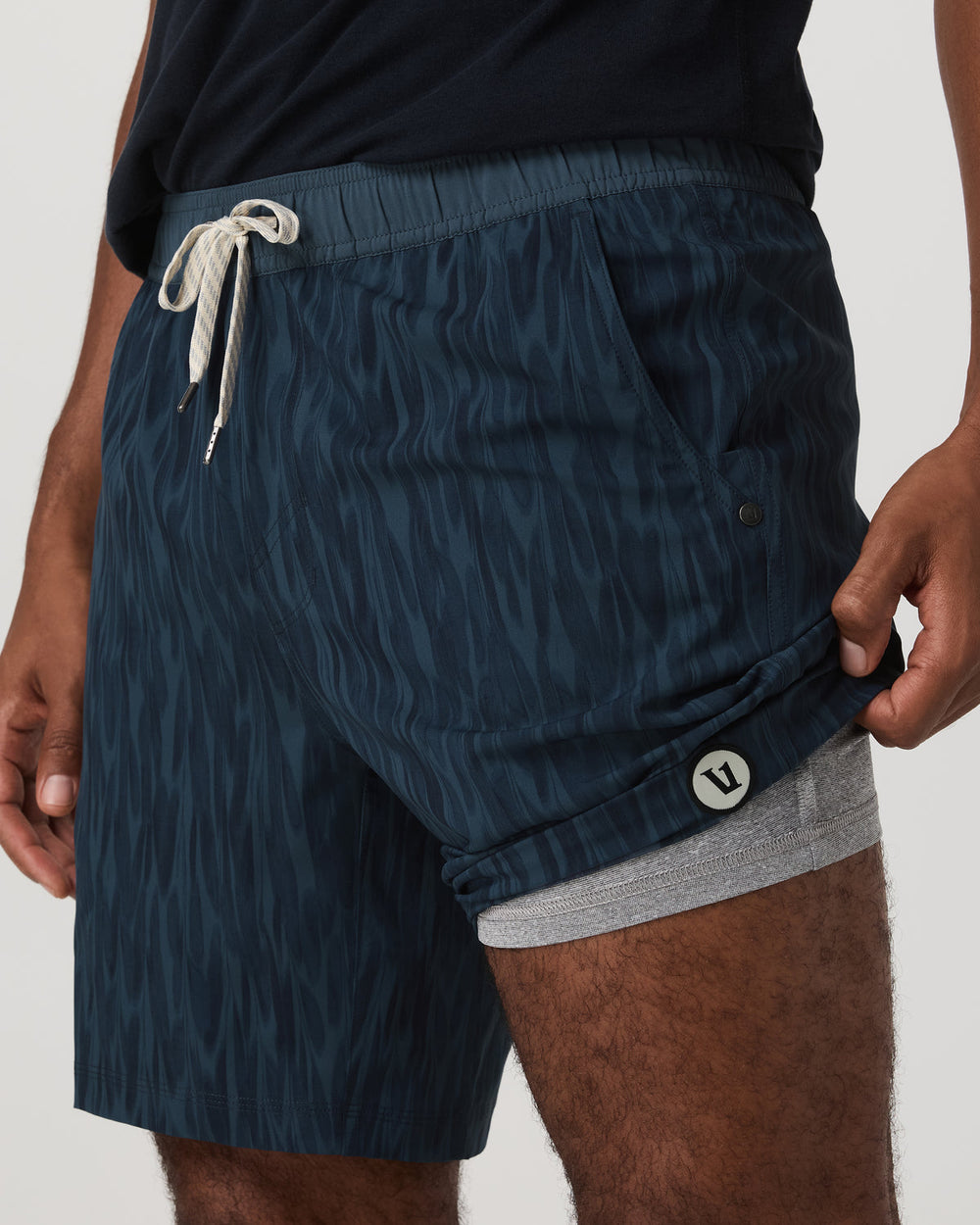 Kore Short Lined 7" Men's Shorts in Blue Sea Pampas | Vuori onsale