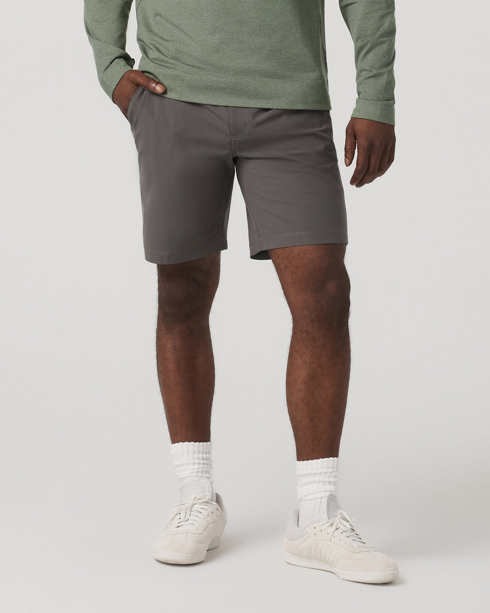 Meta Short 8" Men's Warm Grey Classic Chino Shorts | Vuori online