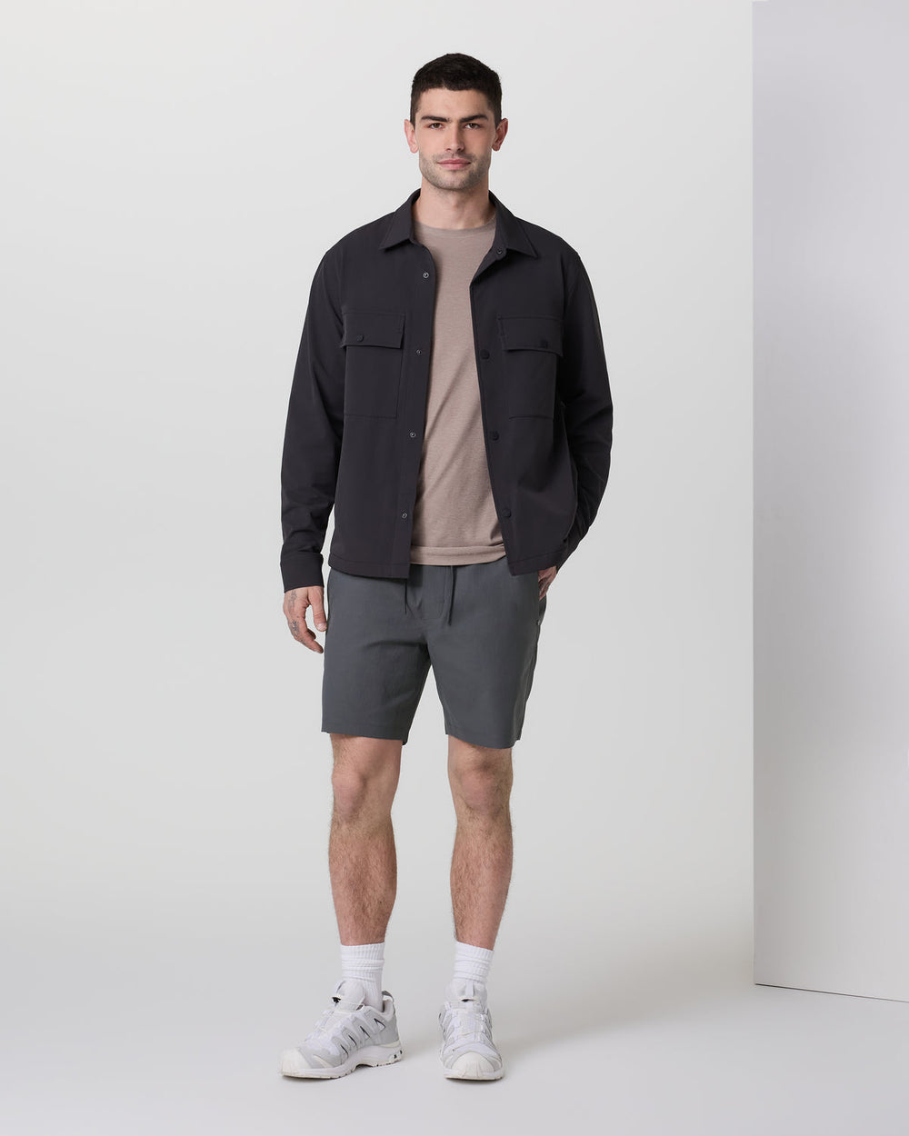 Cascade Crinkle Elastic Waist Short Classic Fit 8" Charcoal | Vuori sale