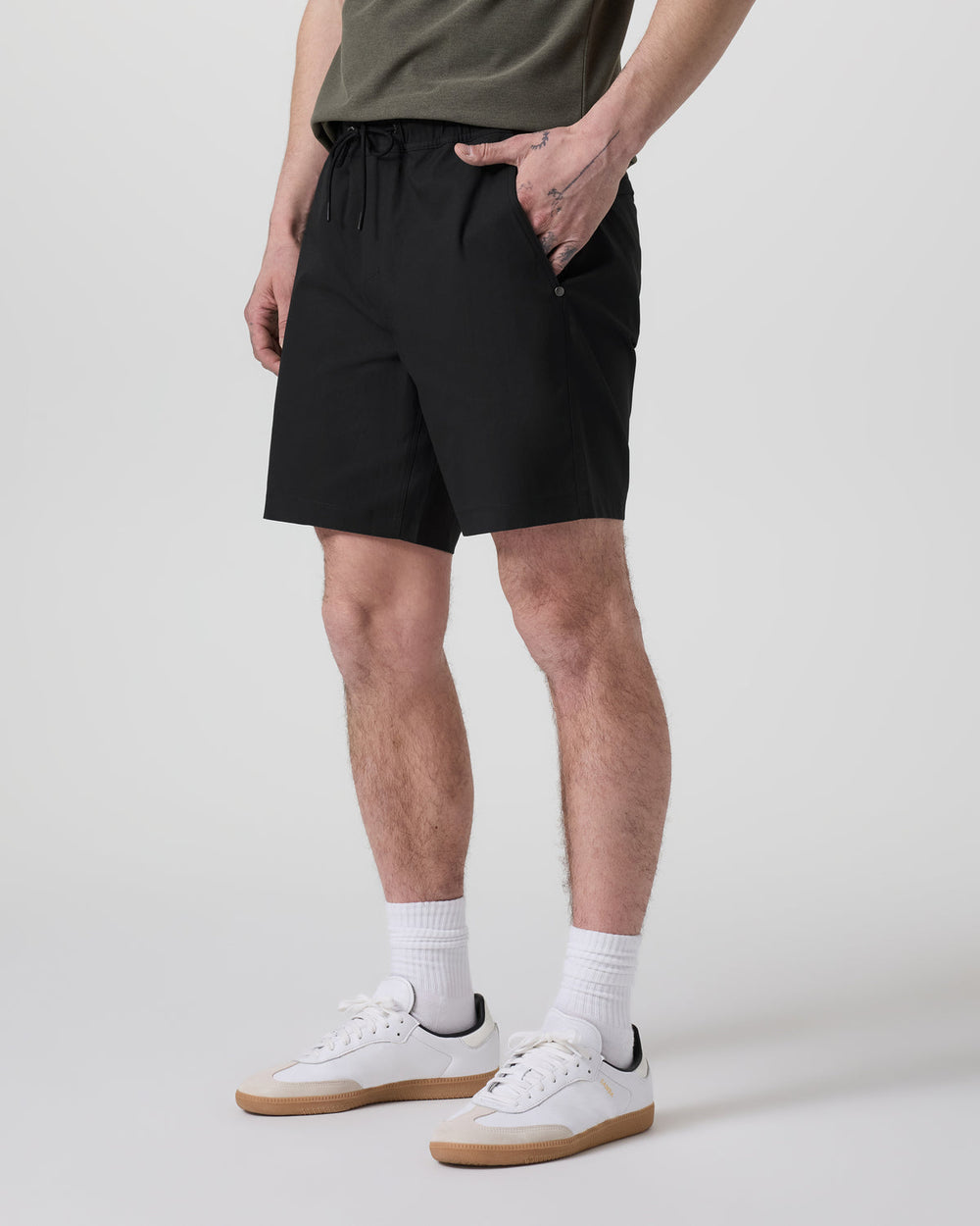 Cascade Crinkle Elastic Waist Short Classic Fit 8" Black | Vuori discount