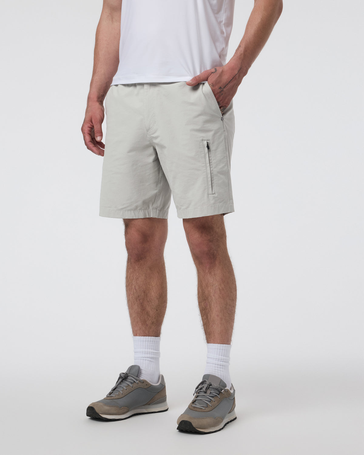 Barren Explorer Short Classic Fit 8" Talc | Vuori online